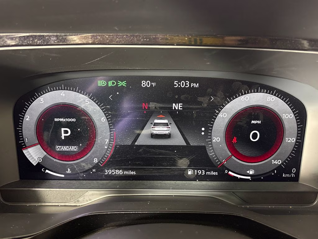 2024 Pearl White Tricoat/Super Black Nissan Pathfinder Platinum FWD SUV