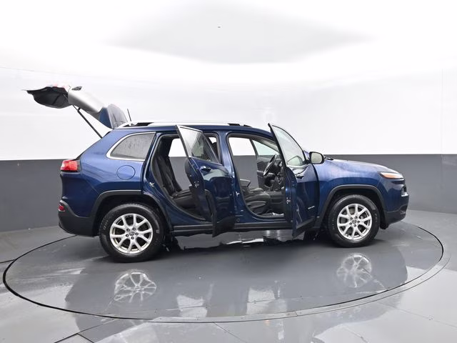 2018 Patriot Blue Pearlcoat Jeep Cherokee Latitude 4X4 SUV