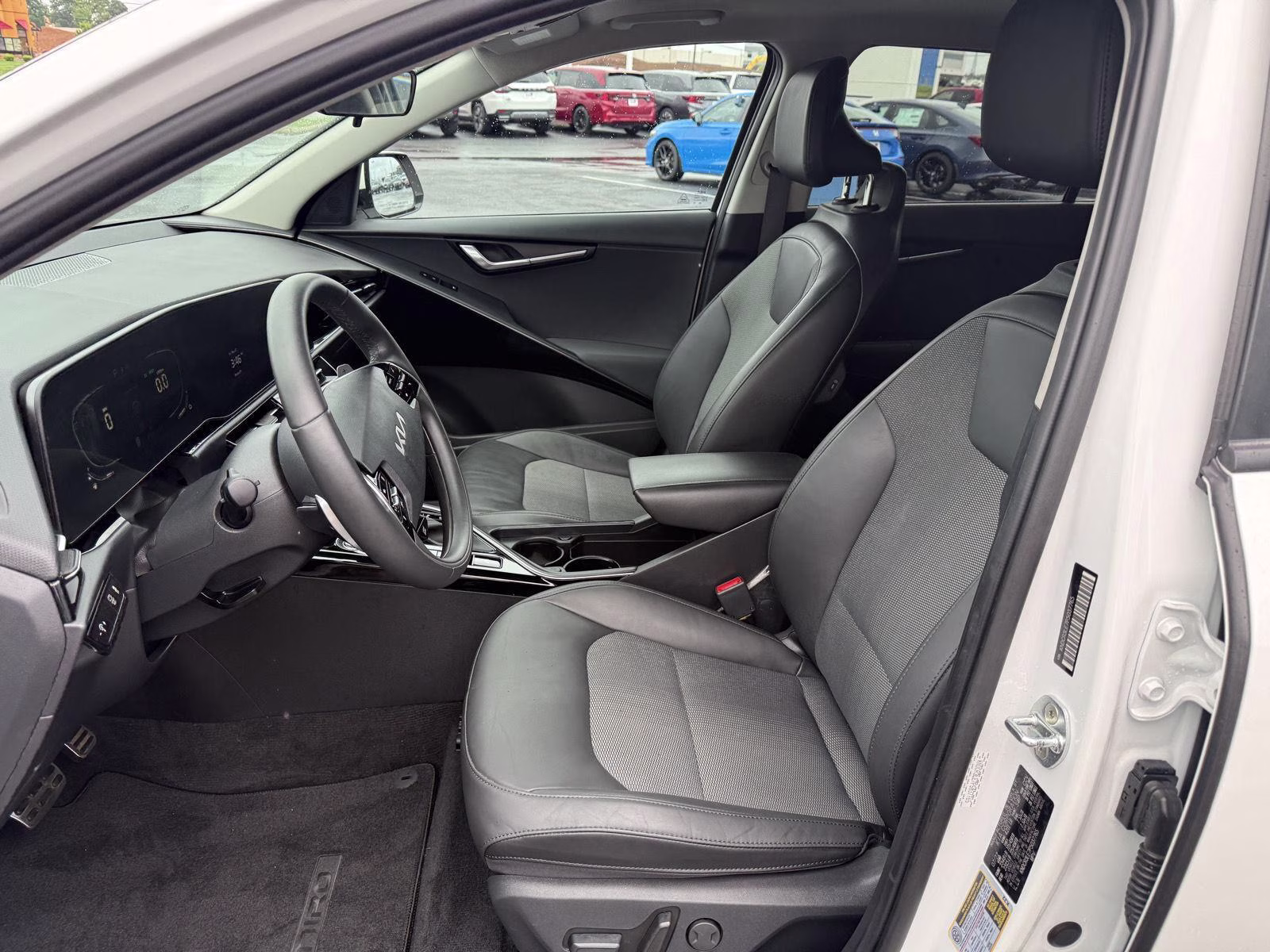 2023 Snow White Pearl Kia Niro EX Touring FWD SUV