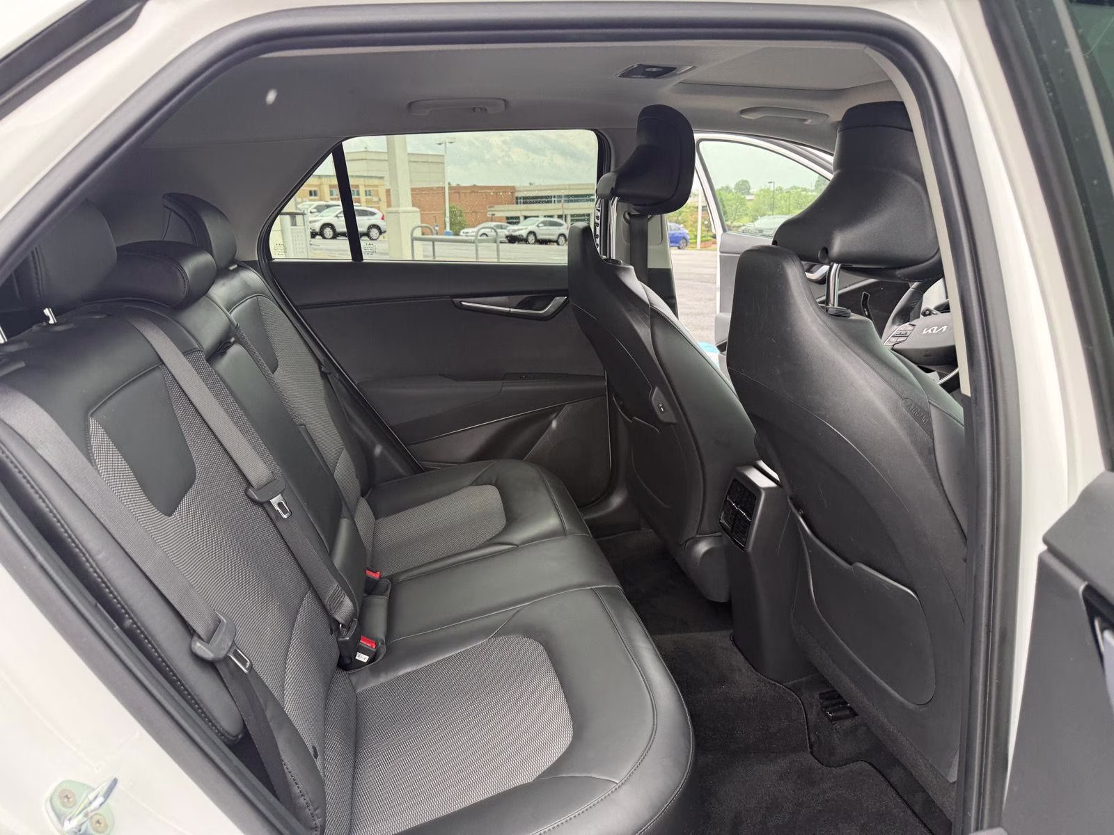 2023 Snow White Pearl Kia Niro EX Touring FWD SUV