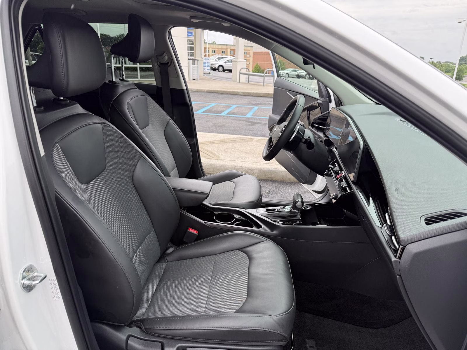 2023 Snow White Pearl Kia Niro EX Touring FWD SUV