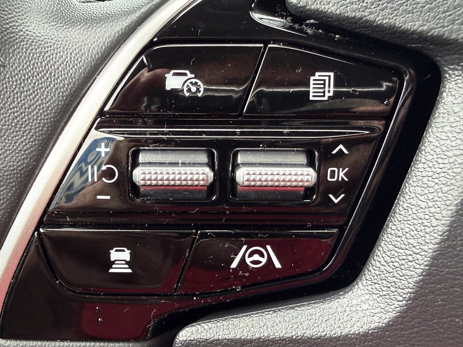 2023 Snow White Pearl Kia Niro EX Touring FWD SUV