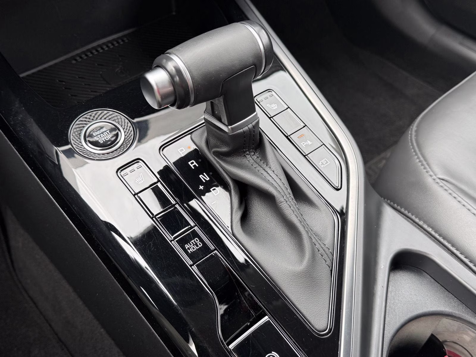 2023 Snow White Pearl Kia Niro EX Touring FWD SUV
