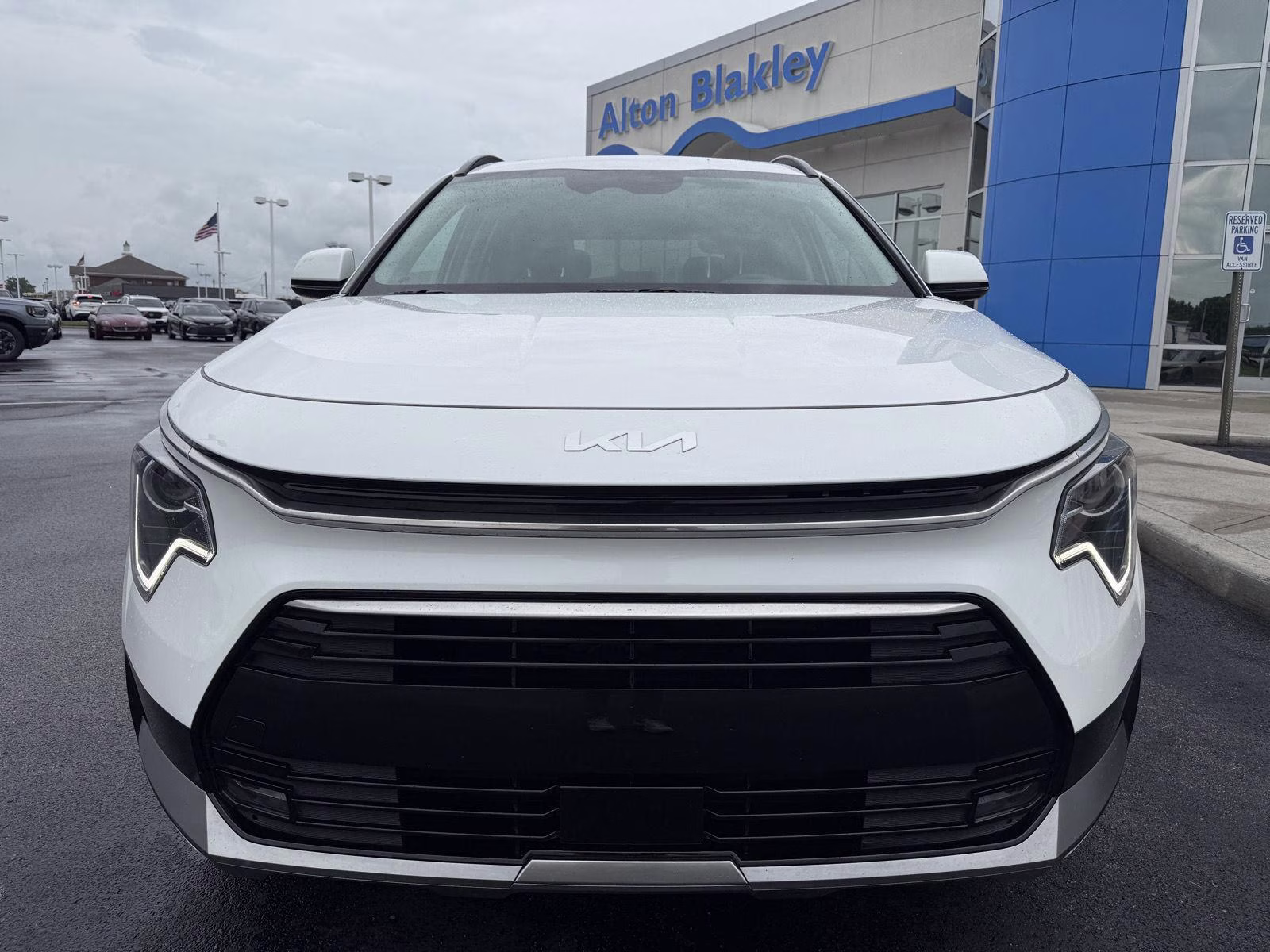 2023 Snow White Pearl Kia Niro EX Touring FWD SUV