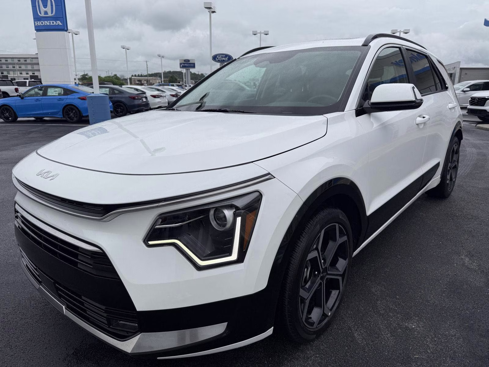 2023 Snow White Pearl Kia Niro EX Touring FWD SUV