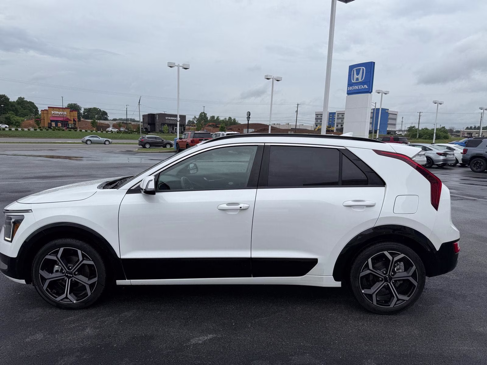 2023 Snow White Pearl Kia Niro EX Touring FWD SUV