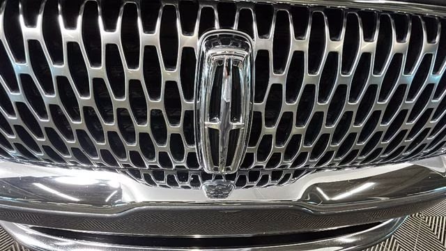 2022 Gray Metallic Lincoln Nautilus Reserve AWD SUV