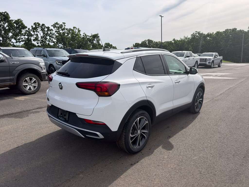 2022 Summit White Buick Encore GX Select FWD SUV