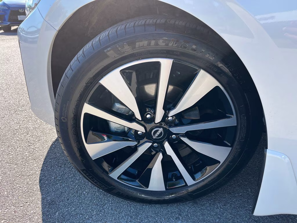 2025 Aspen White Tricoat Nissan Sentra SV FWD Sedan