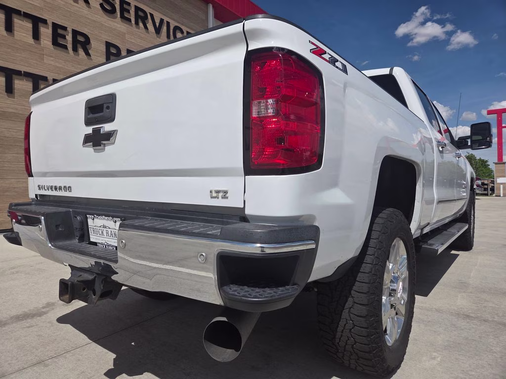 2019 Summit White Chevrolet Silverado 2500HD LTZ 4X4 Truck