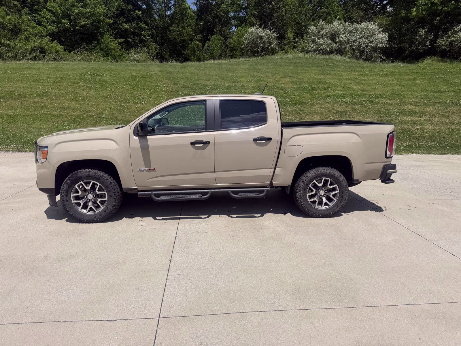 2021 GMC Canyon 4WD AT4 Crew Cab Short Box's photo