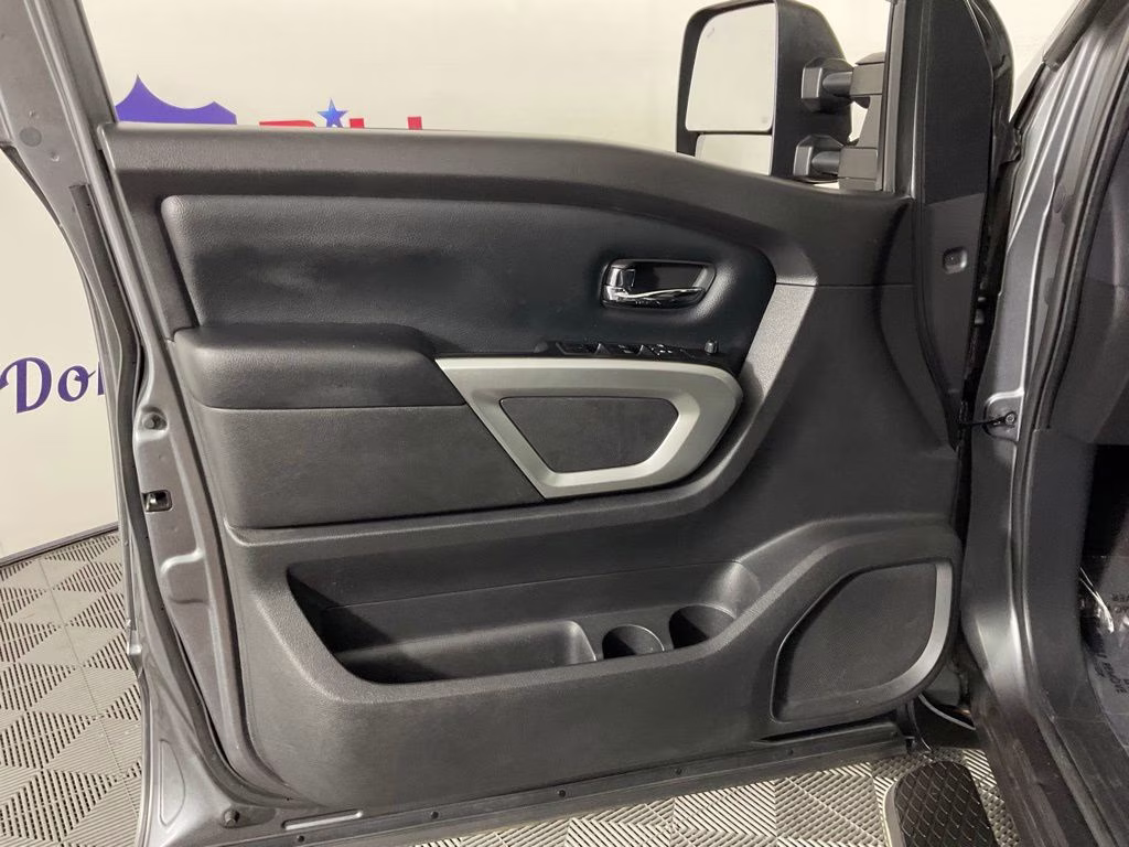 2017 Gun Metallic Nissan Titan SV 4X4 Truck