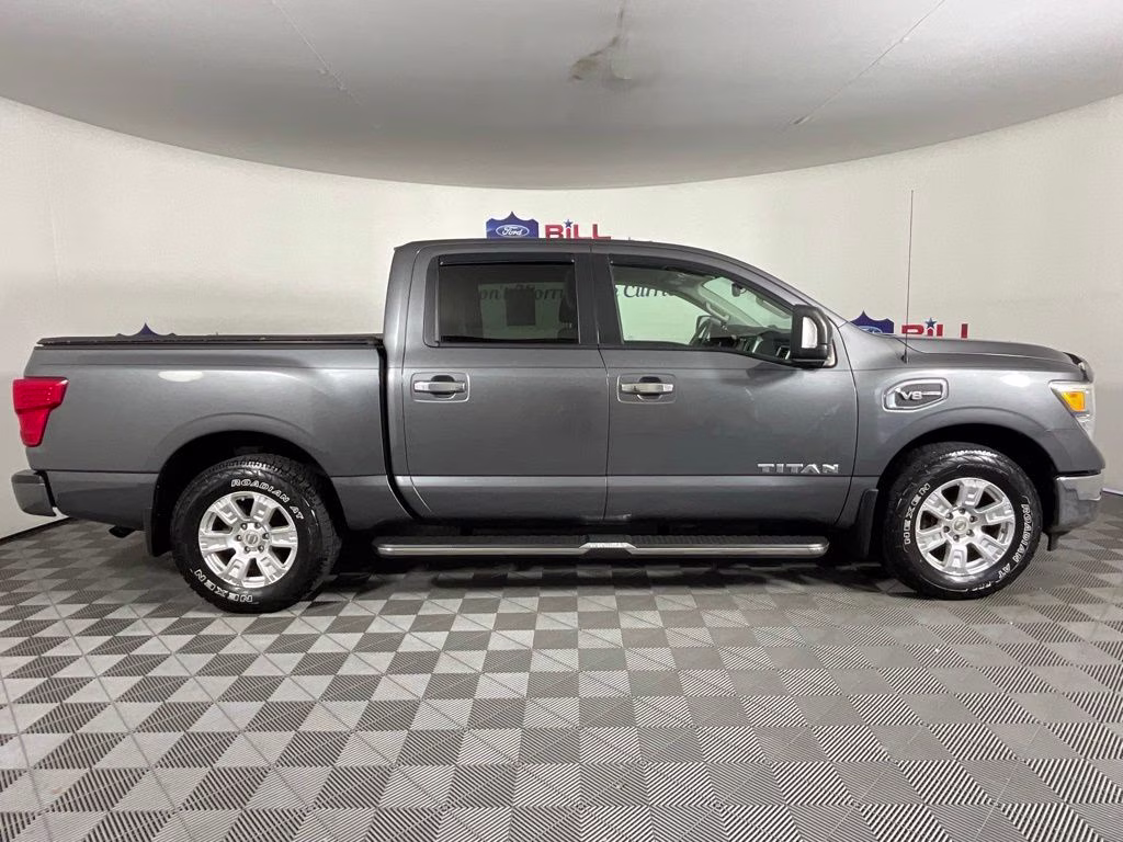 2017 Gun Metallic Nissan Titan SV 4X4 Truck