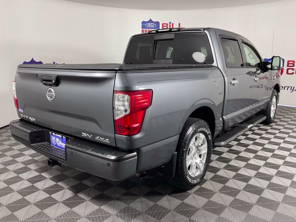 2017 Gun Metallic Nissan Titan SV 4X4 Truck