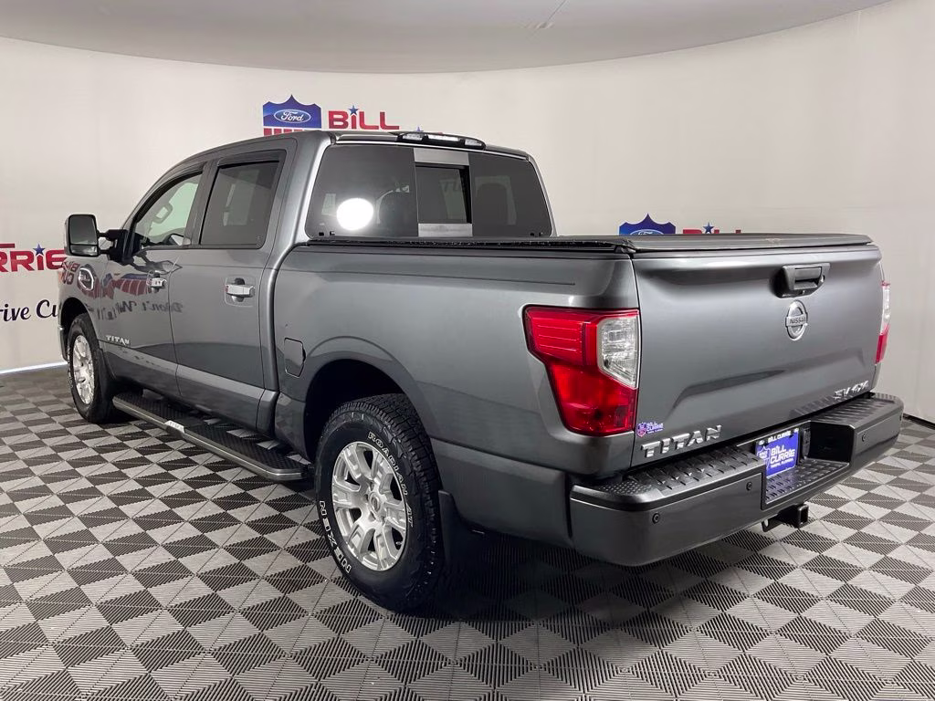 2017 Gun Metallic Nissan Titan SV 4X4 Truck