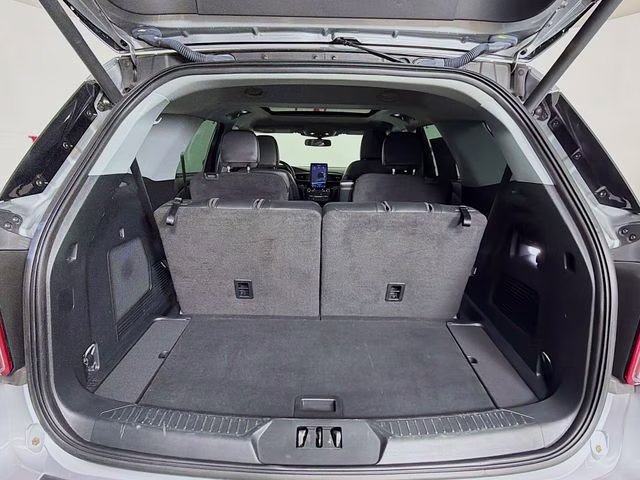 2023 Silver Metallic Ford Explorer Limited RWD SUV