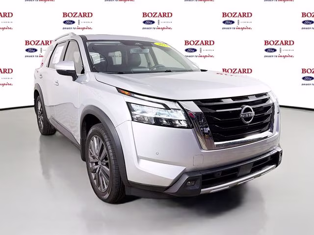 2024 Brilliant Silver Metallic Nissan Pathfinder SL FWD SUV