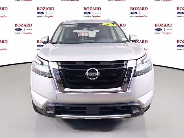 2024 Brilliant Silver Metallic Nissan Pathfinder SL FWD SUV