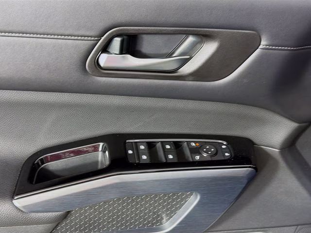 2024 Brilliant Silver Metallic Nissan Pathfinder SL FWD SUV