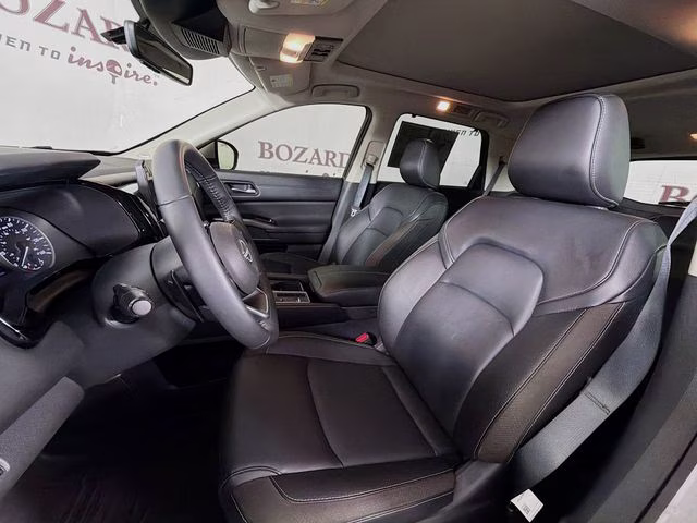 2024 Brilliant Silver Metallic Nissan Pathfinder SL FWD SUV