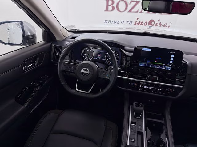 2024 Brilliant Silver Metallic Nissan Pathfinder SL FWD SUV