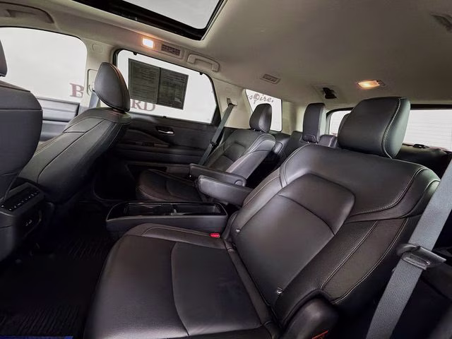 2024 Brilliant Silver Metallic Nissan Pathfinder SL FWD SUV