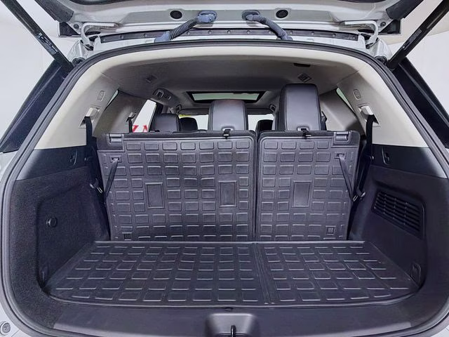 2024 Brilliant Silver Metallic Nissan Pathfinder SL FWD SUV