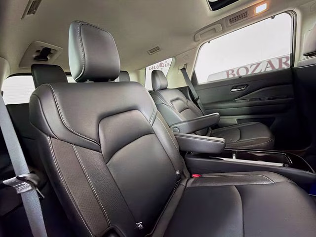2024 Brilliant Silver Metallic Nissan Pathfinder SL FWD SUV