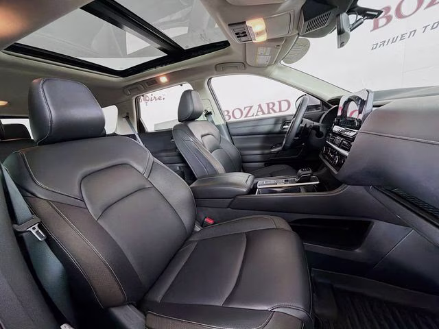 2024 Brilliant Silver Metallic Nissan Pathfinder SL FWD SUV