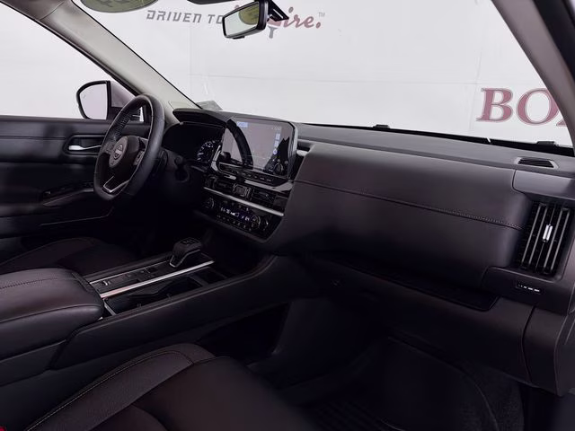 2024 Brilliant Silver Metallic Nissan Pathfinder SL FWD SUV