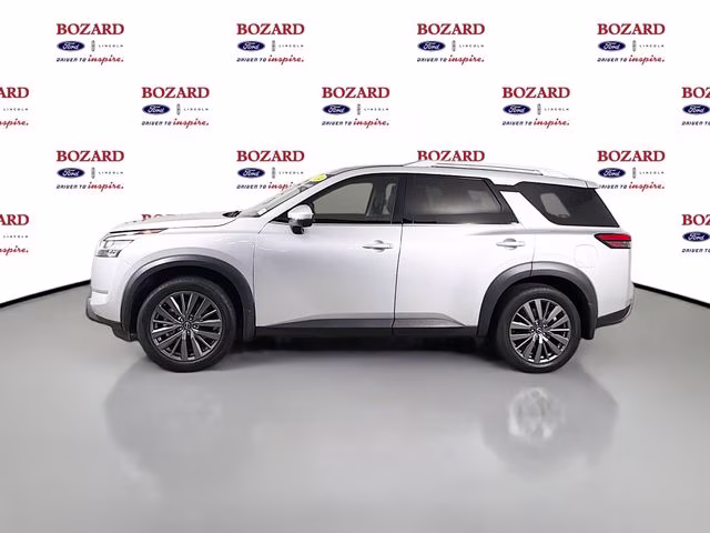 2024 Brilliant Silver Metallic Nissan Pathfinder SL FWD SUV