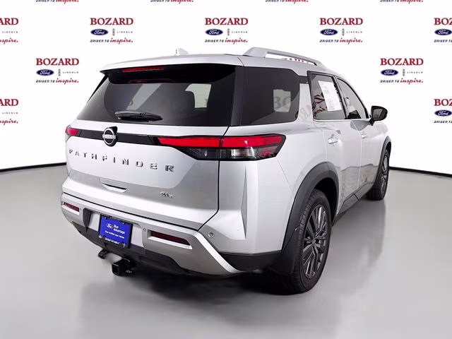2024 Brilliant Silver Metallic Nissan Pathfinder SL FWD SUV