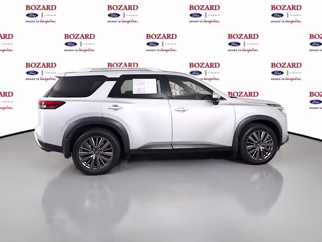 2024 Brilliant Silver Metallic Nissan Pathfinder SL FWD SUV