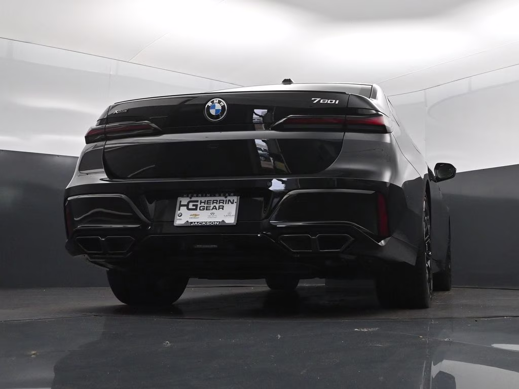 2026 Black Sapphire Metallic BMW 7 Series 760i xDrive AWD Sedan
