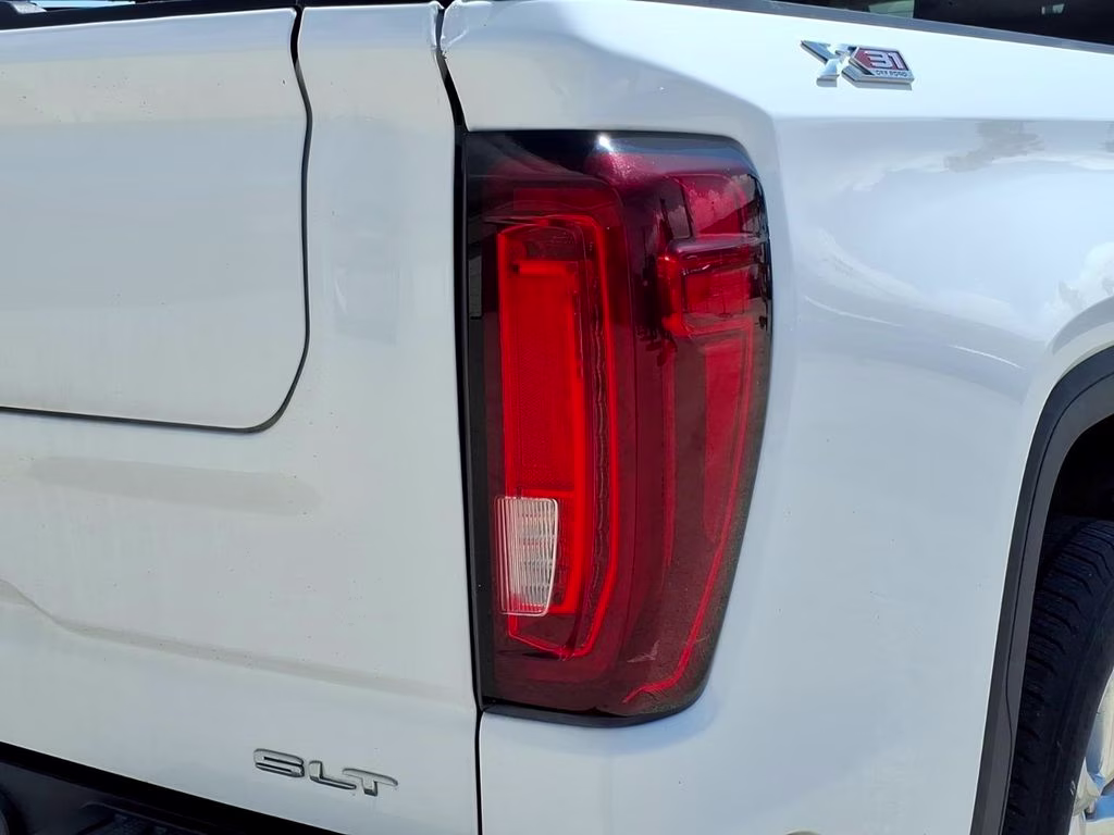2021 SUMMIT WHITE GMC Sierra SLT 4X4 Truck