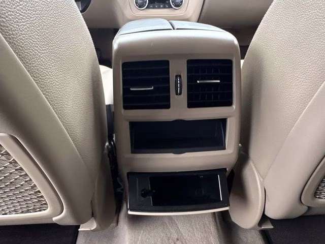 2013 White Mercedes-Benz M-Class ML 350 AWD SUV