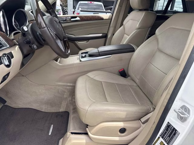 2013 White Mercedes-Benz M-Class ML 350 AWD SUV