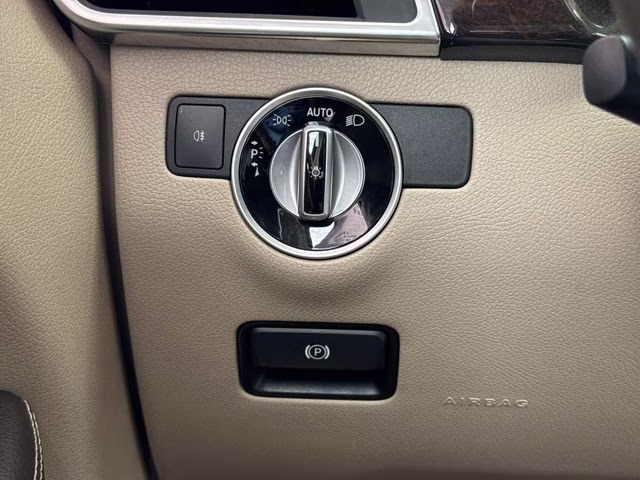 2013 White Mercedes-Benz M-Class ML 350 AWD SUV