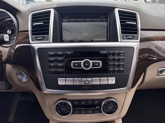 2013 White Mercedes-Benz M-Class ML 350 AWD SUV