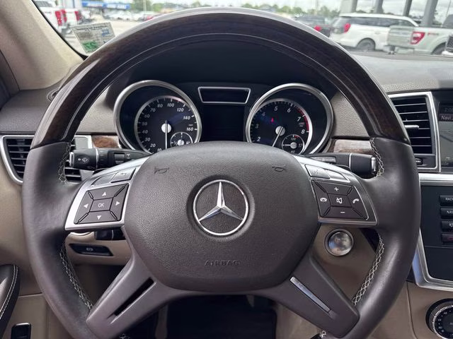 2013 White Mercedes-Benz M-Class ML 350 AWD SUV