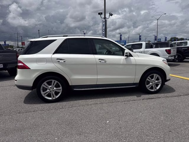 2013 White Mercedes-Benz M-Class ML 350 AWD SUV