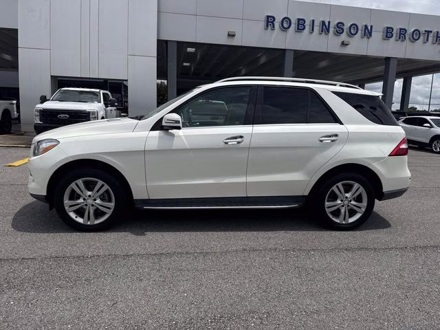 2013 White Mercedes-Benz M-Class ML 350 AWD SUV
