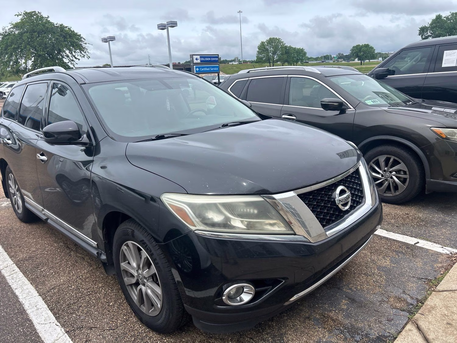 2015 Magnetic Black Nissan Pathfinder SL FWD SUV