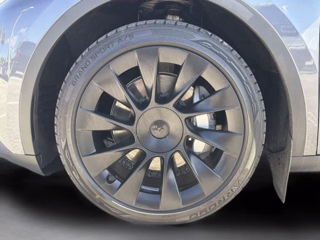 2023 Midnight Silver Metallic Tesla Model Y Long Range AWD SUV
