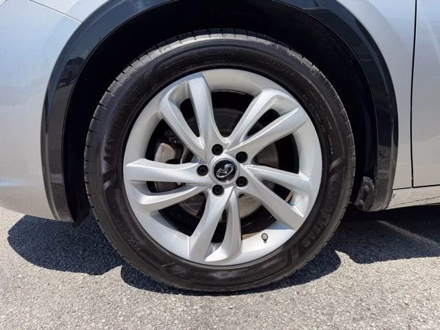 2018 Blade Silver INFINITI QX30 LUXE FWD SUV