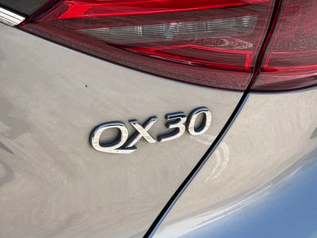 2018 Blade Silver INFINITI QX30 LUXE FWD SUV