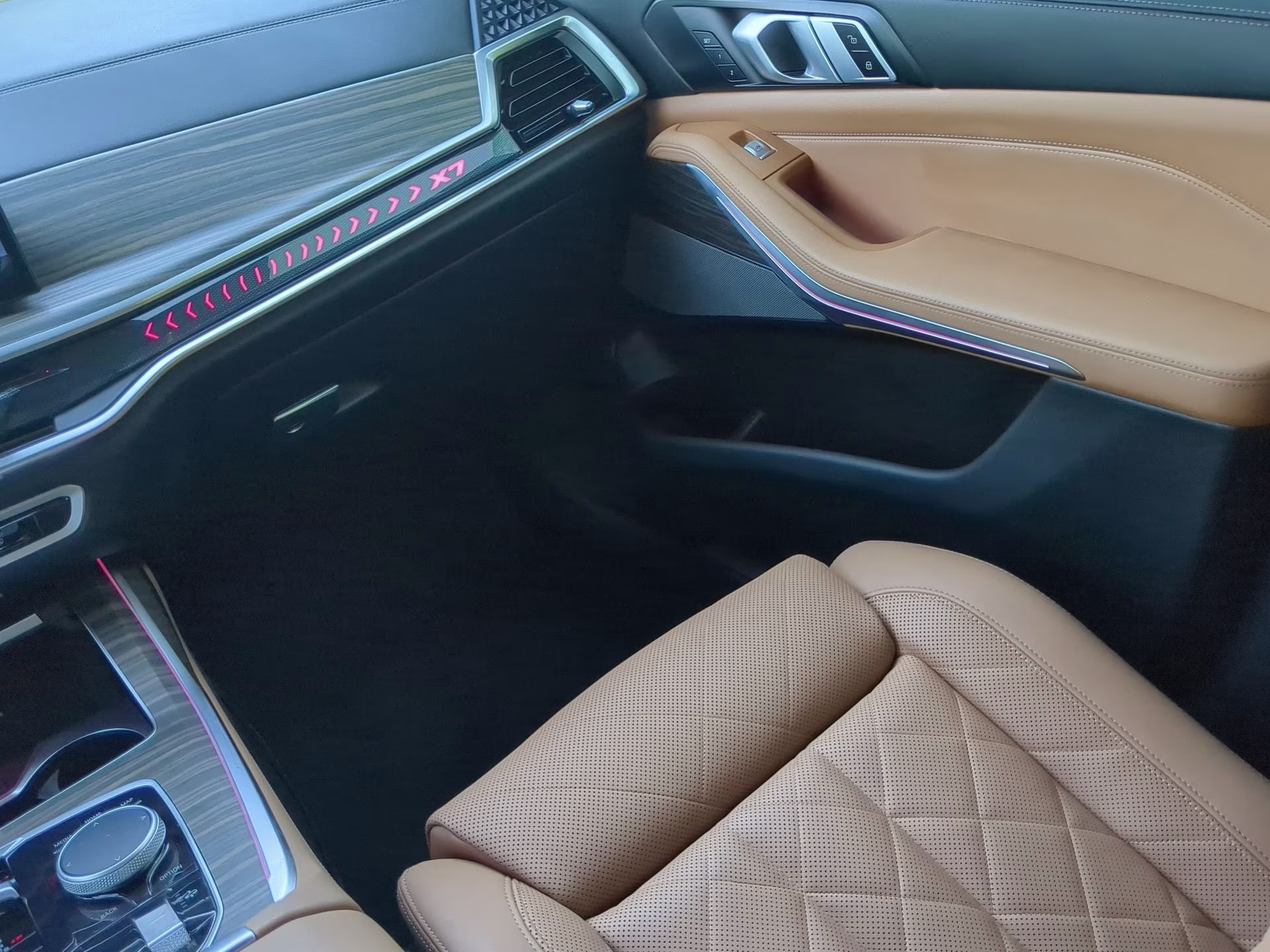 2025 Black Sapphire Metallic BMW X7 xDrive40i AWD SUV