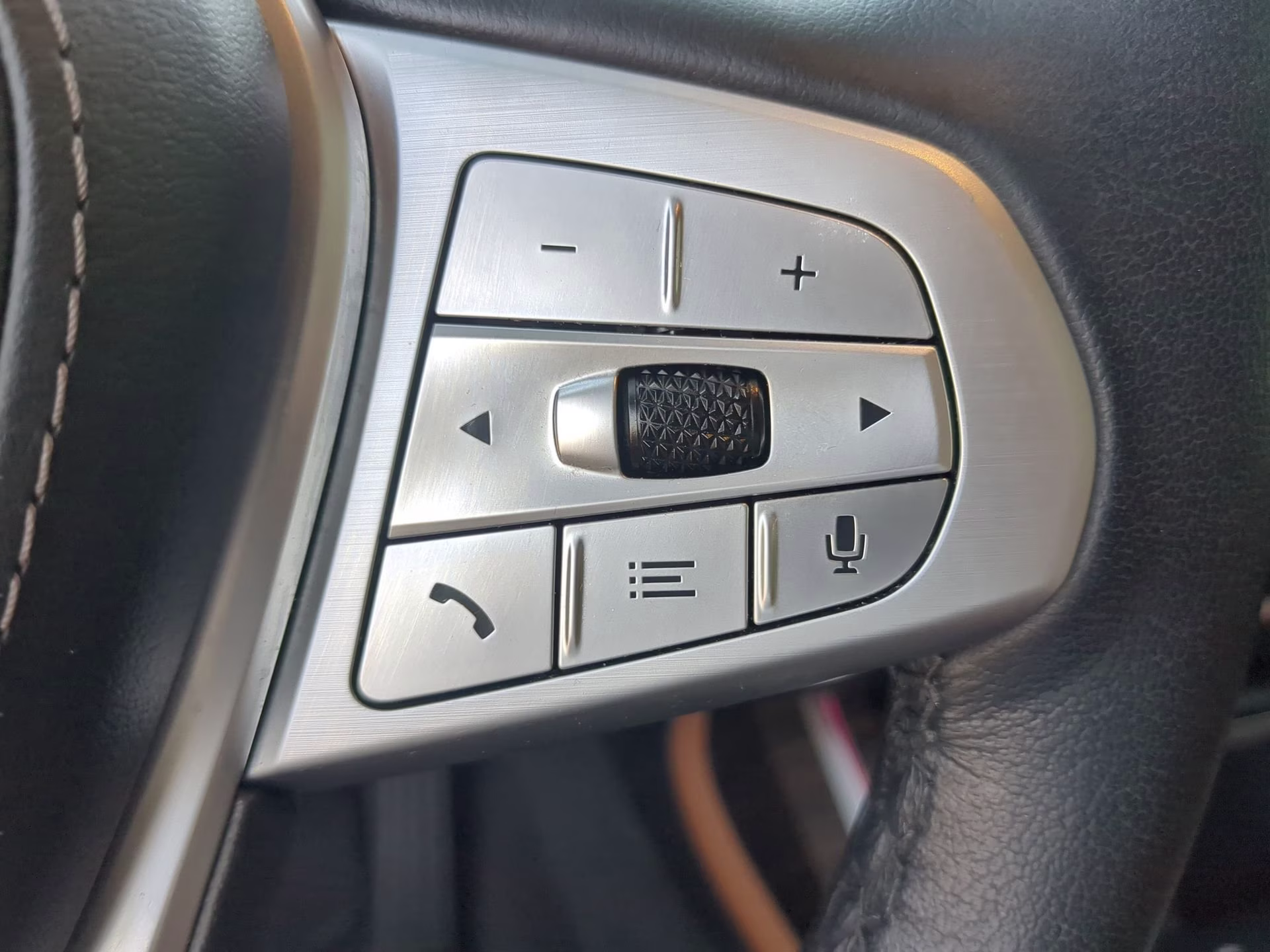 2025 Black Sapphire Metallic BMW X7 xDrive40i AWD SUV