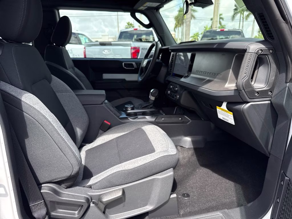 2026 Oxford White Ford Bronco Base 4X4 SUV