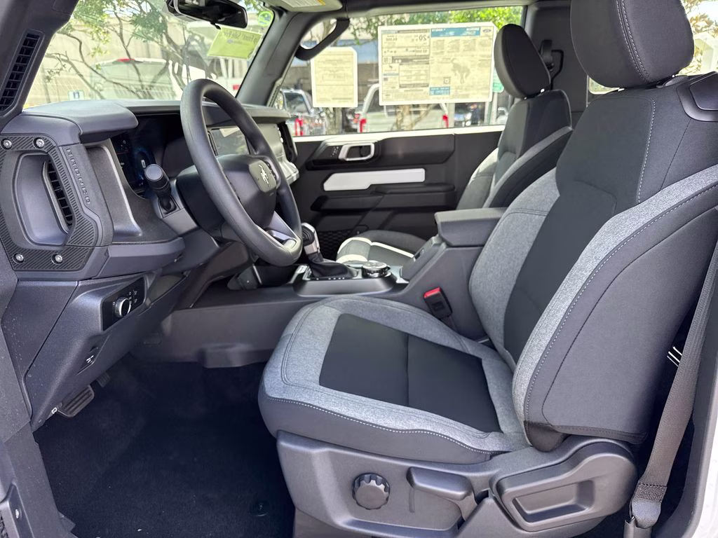 2026 Oxford White Ford Bronco Base 4X4 SUV